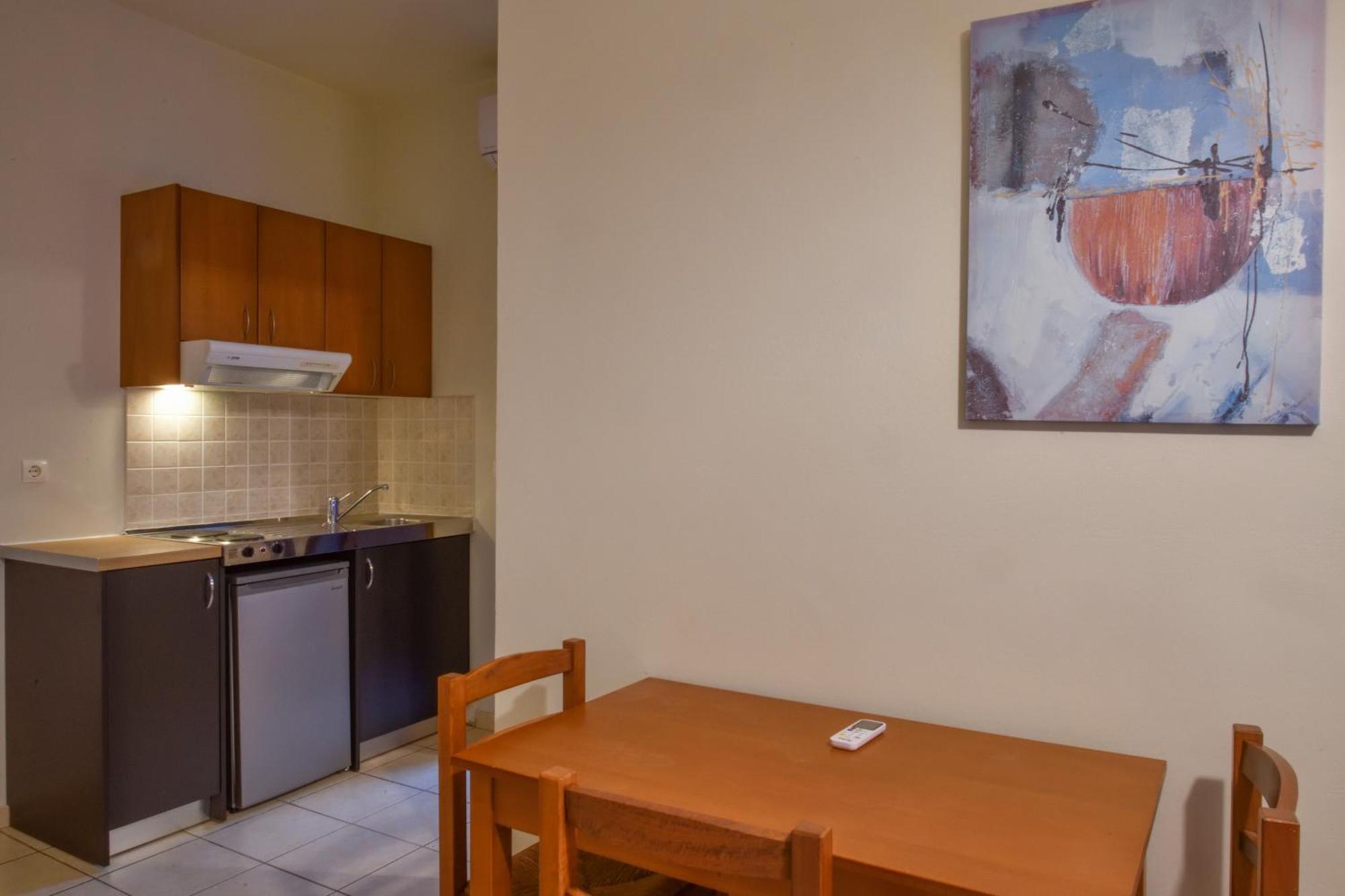 Akatos Hotel Agia Marina  Bagian luar foto