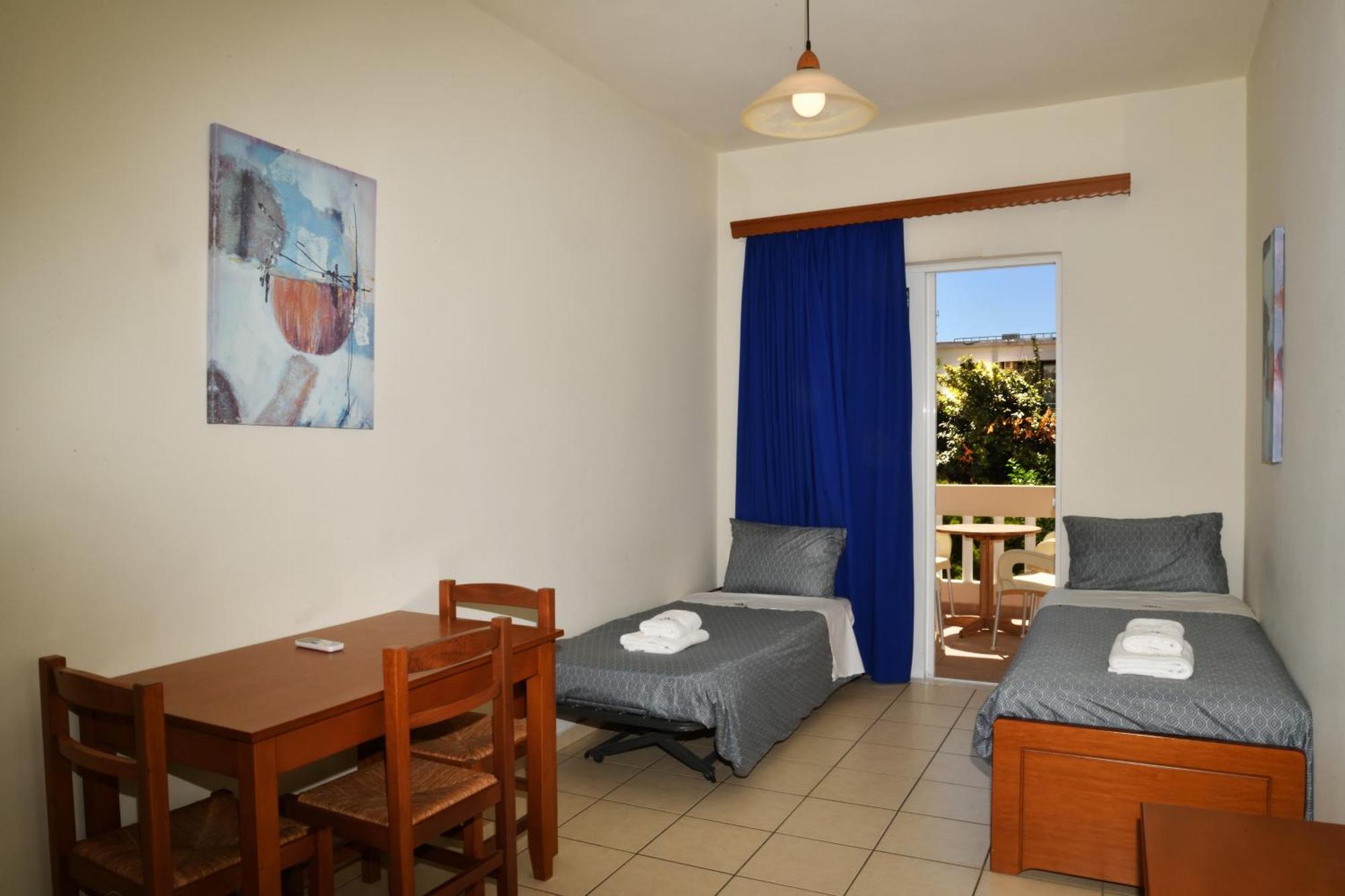 Akatos Hotel Agia Marina  Bagian luar foto
