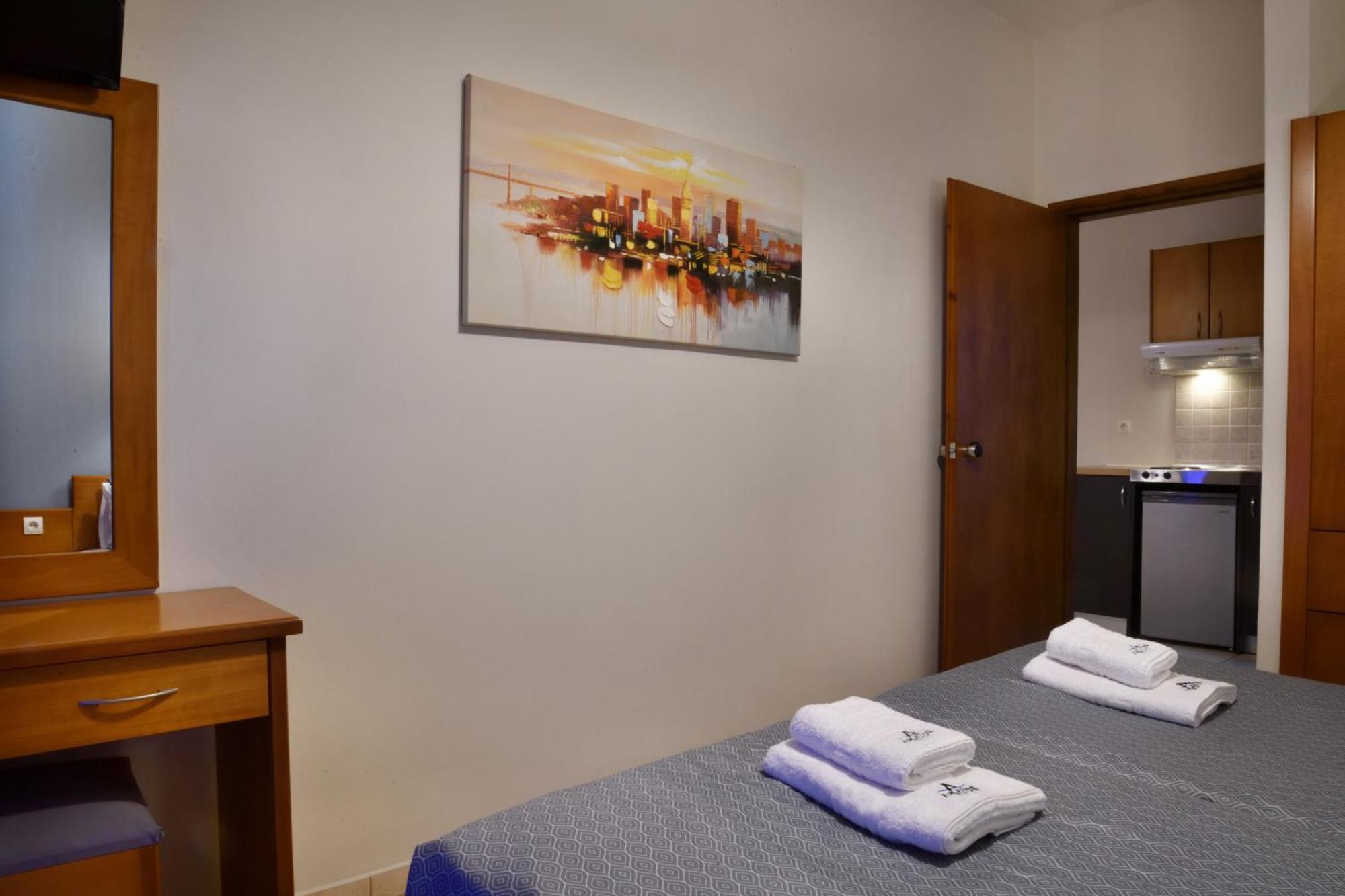 Akatos Hotel Agia Marina  Bagian luar foto