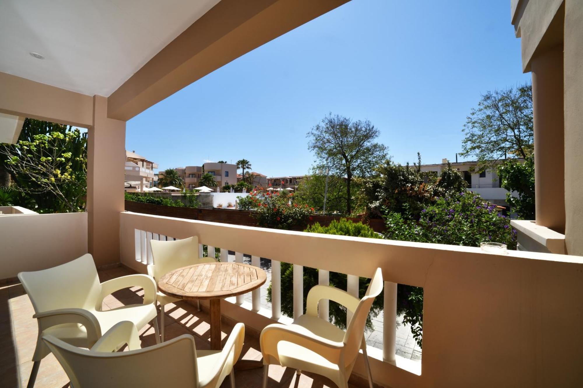 Akatos Hotel Agia Marina  Bagian luar foto