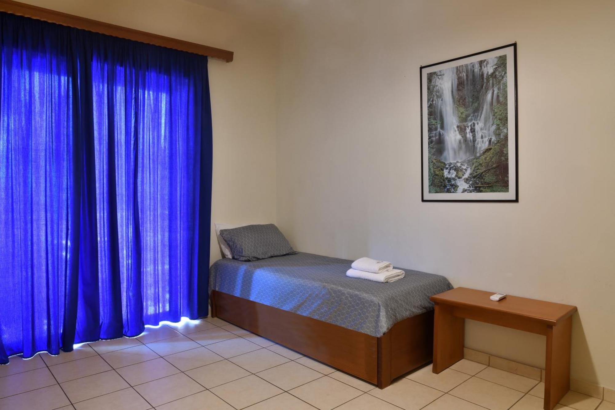 Akatos Hotel Agia Marina  Bagian luar foto