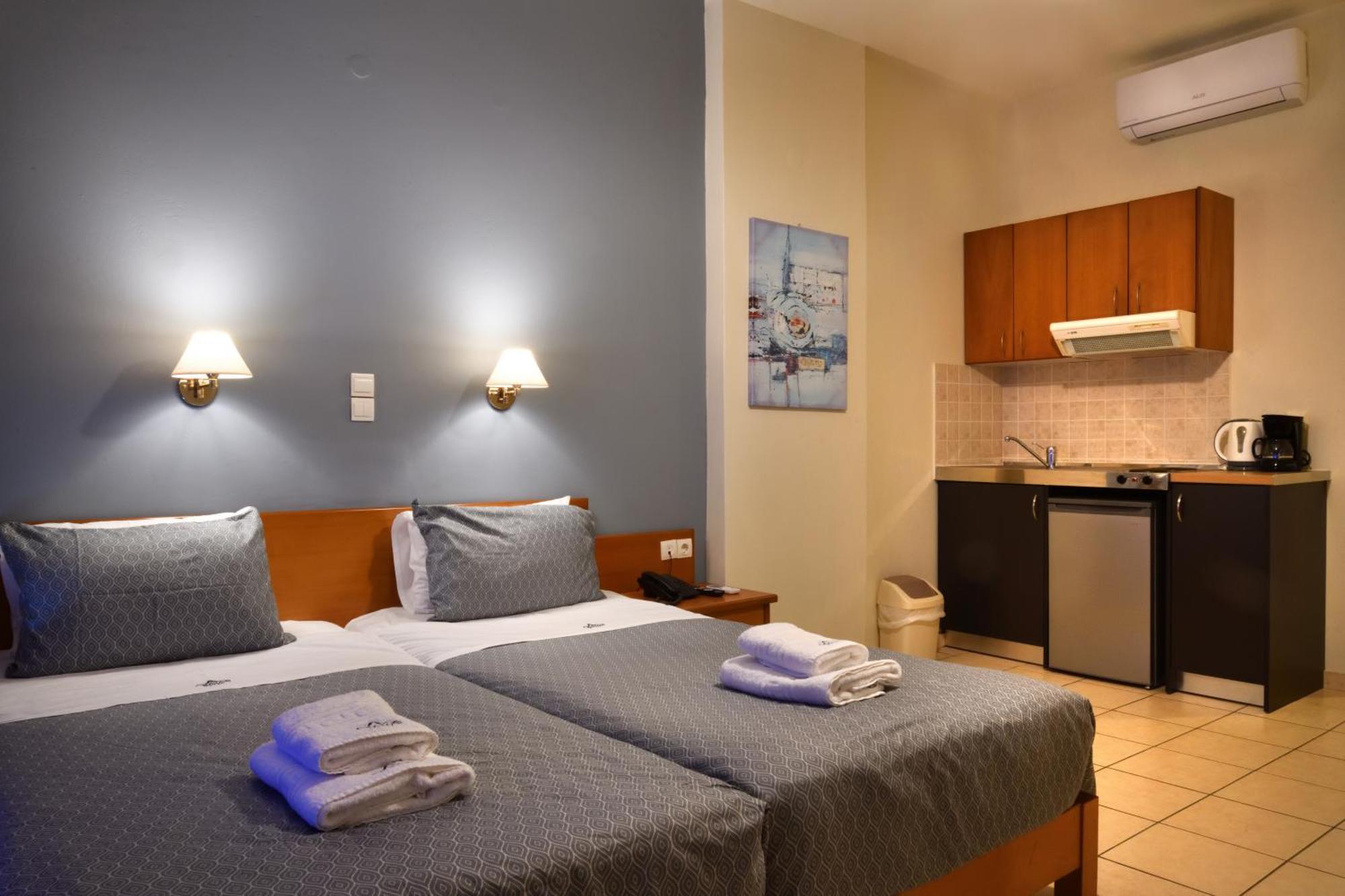 Akatos Hotel Agia Marina  Bagian luar foto