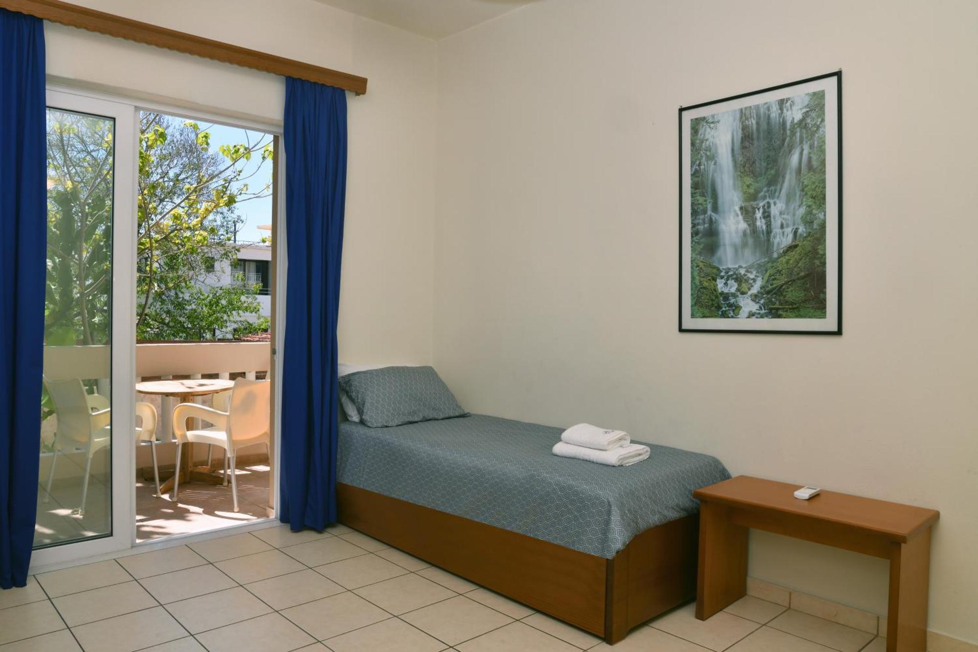Akatos Hotel Agia Marina  Bagian luar foto