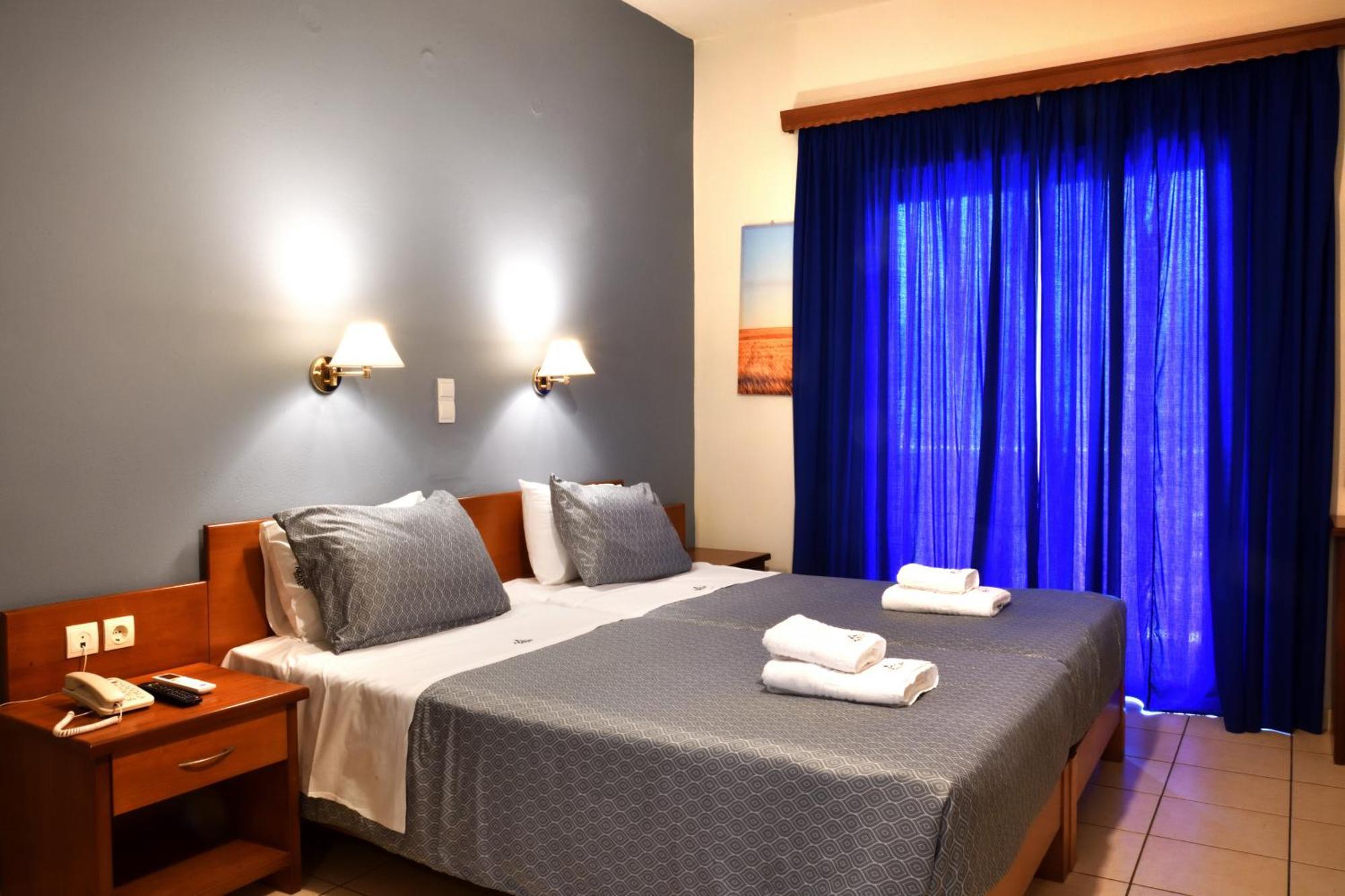 Akatos Hotel Agia Marina  Bagian luar foto