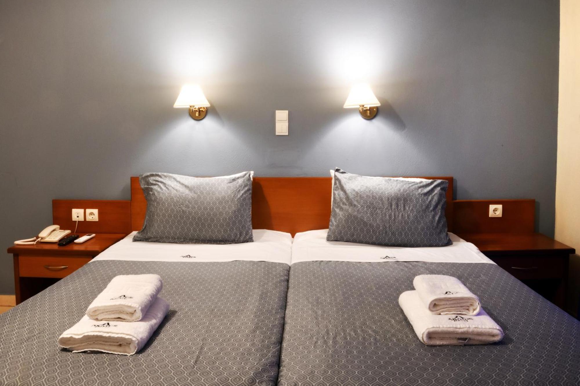 Akatos Hotel Agia Marina  Bagian luar foto