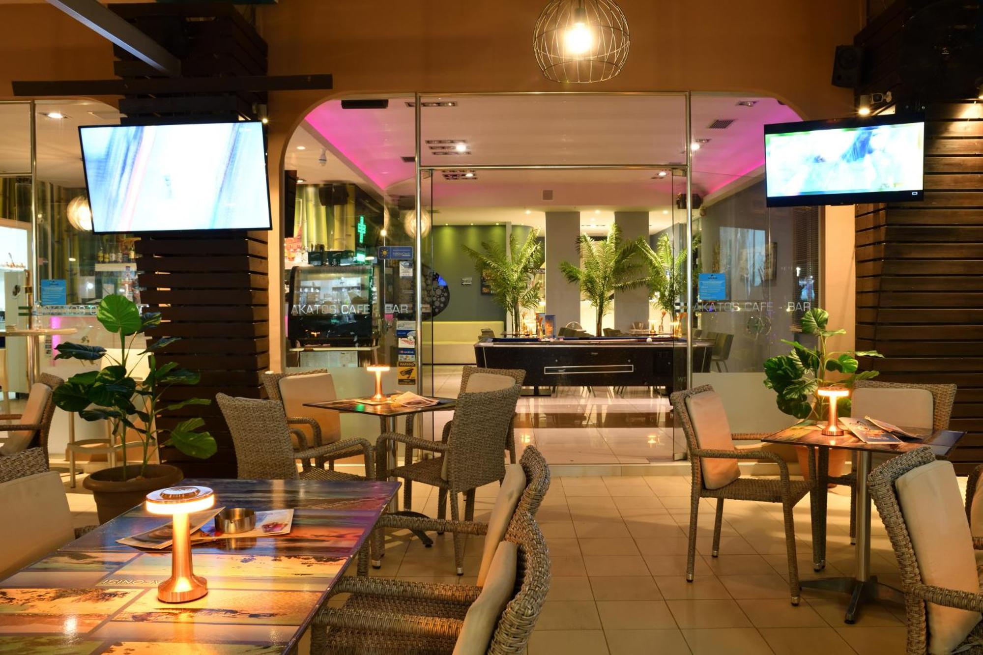Akatos Hotel Agia Marina  Bagian luar foto