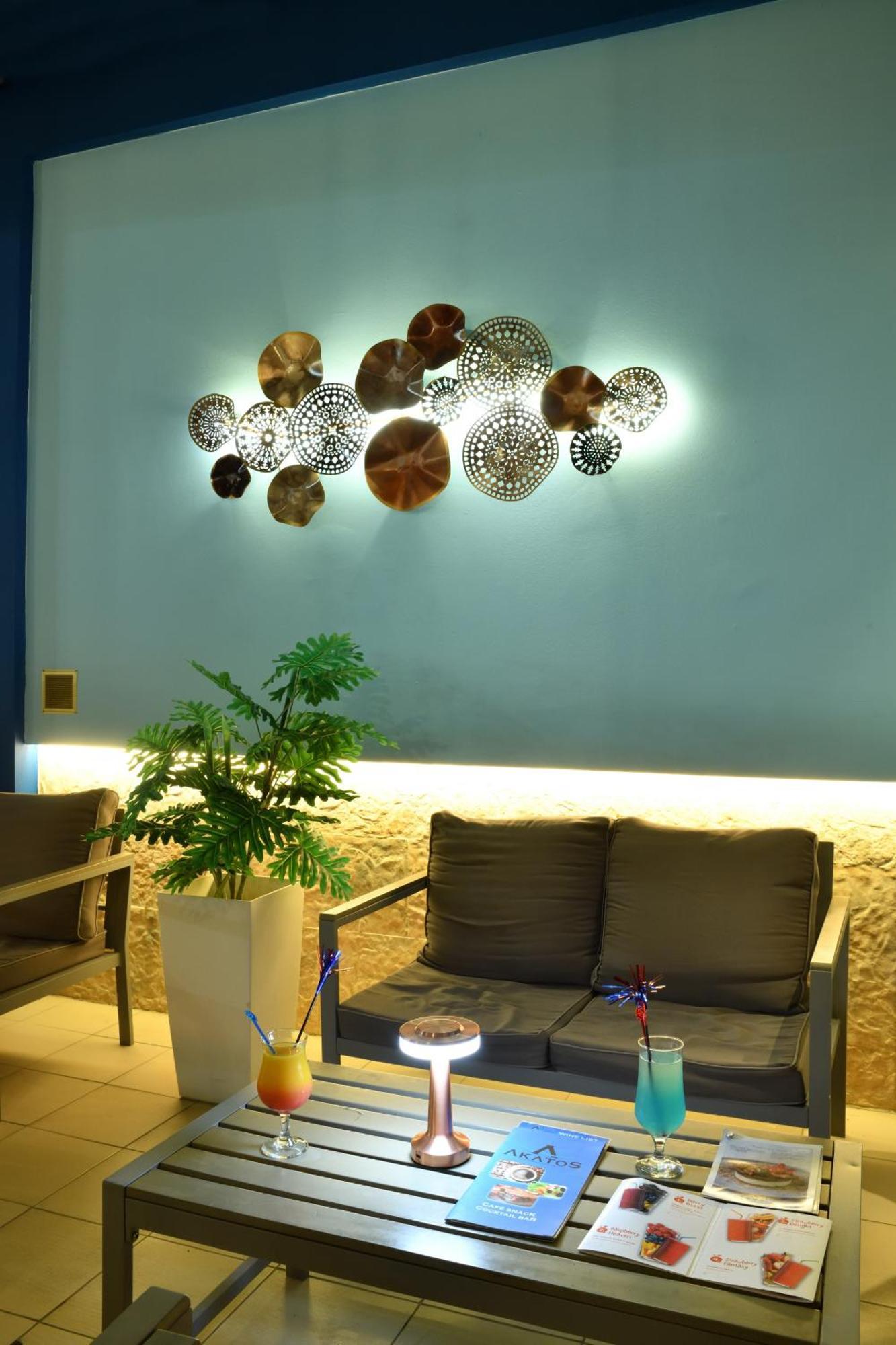 Akatos Hotel Agia Marina  Bagian luar foto
