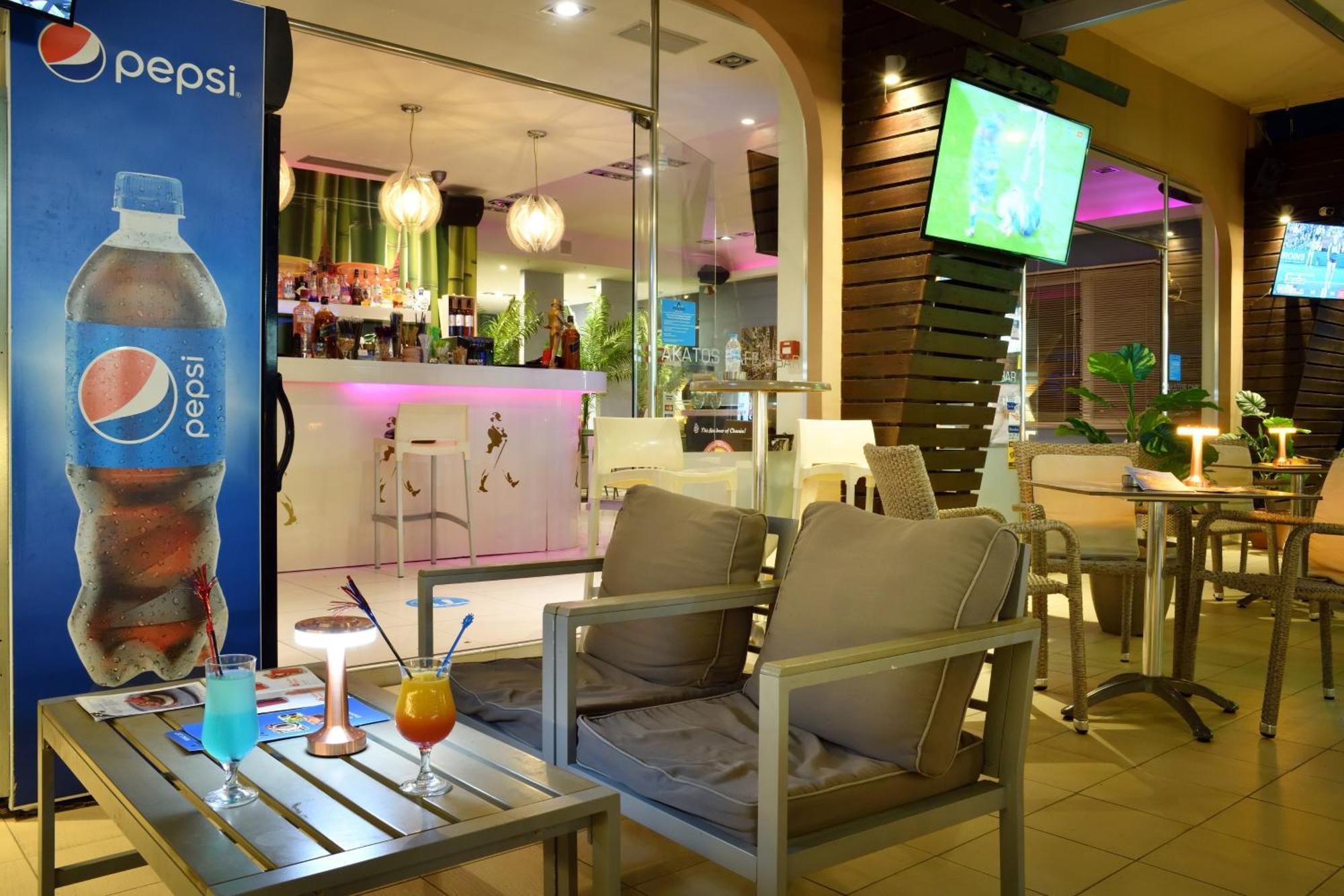 Akatos Hotel Agia Marina  Bagian luar foto