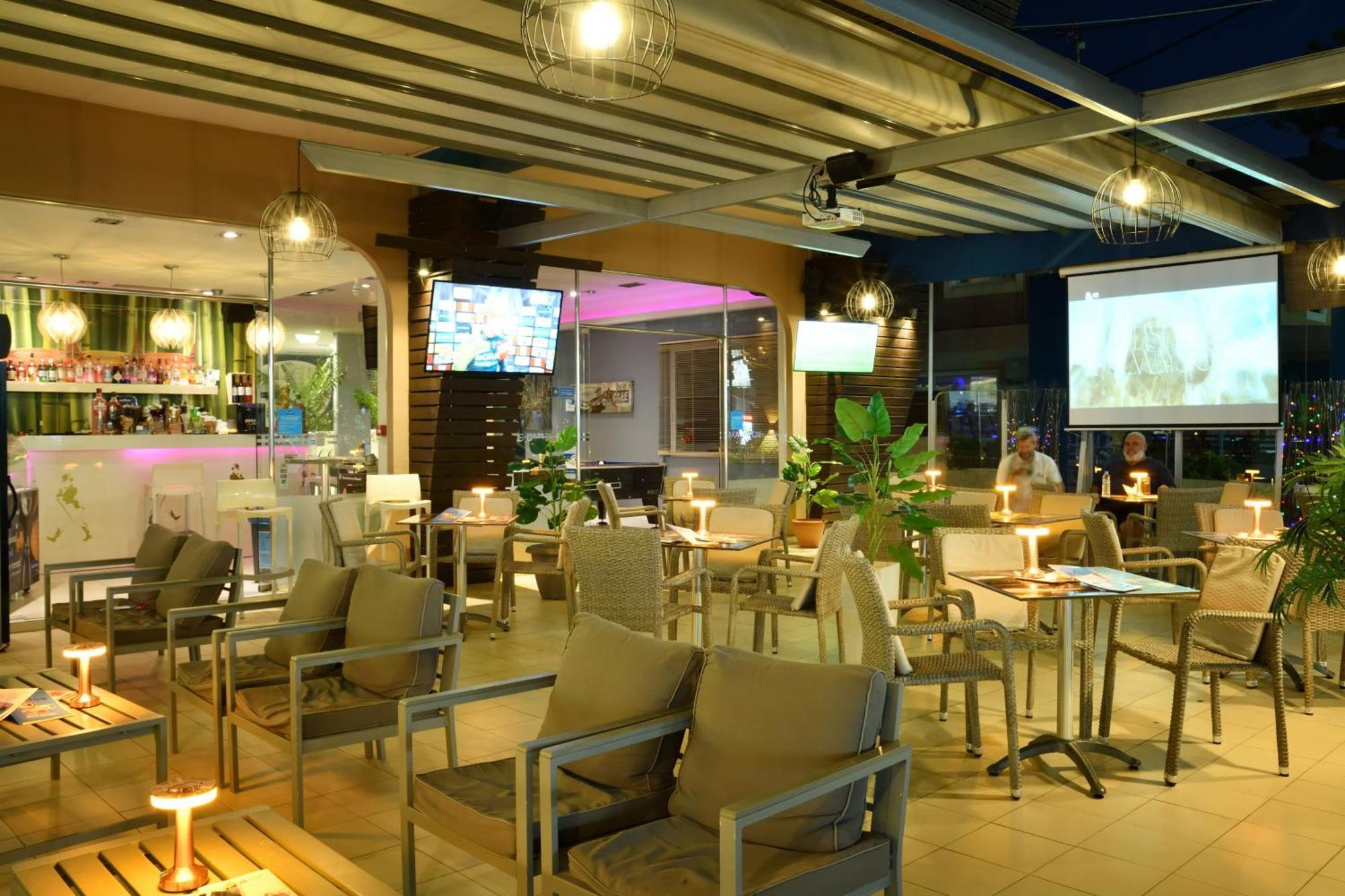 Akatos Hotel Agia Marina  Bagian luar foto